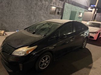 Toyota Prius Hybrid Sedan Black lost tıtle