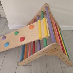 Pikler Climbing Triangle