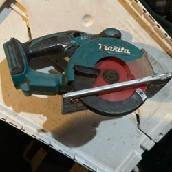 Marita Cordless Saw/18vt/4 1/2 Inches