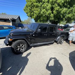 2022 Jeep Gladiator Sport. Part Out.
