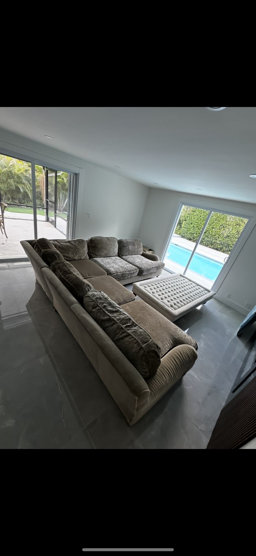 SECTIONAL COUCH