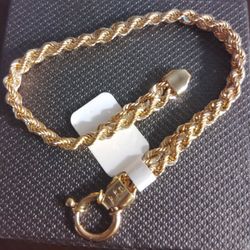 14k Gold Bracelet Brand New. 7"1/4  Lenght, Nice And Thick.  Gorgeous 