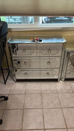 Mirror Dresser Chest