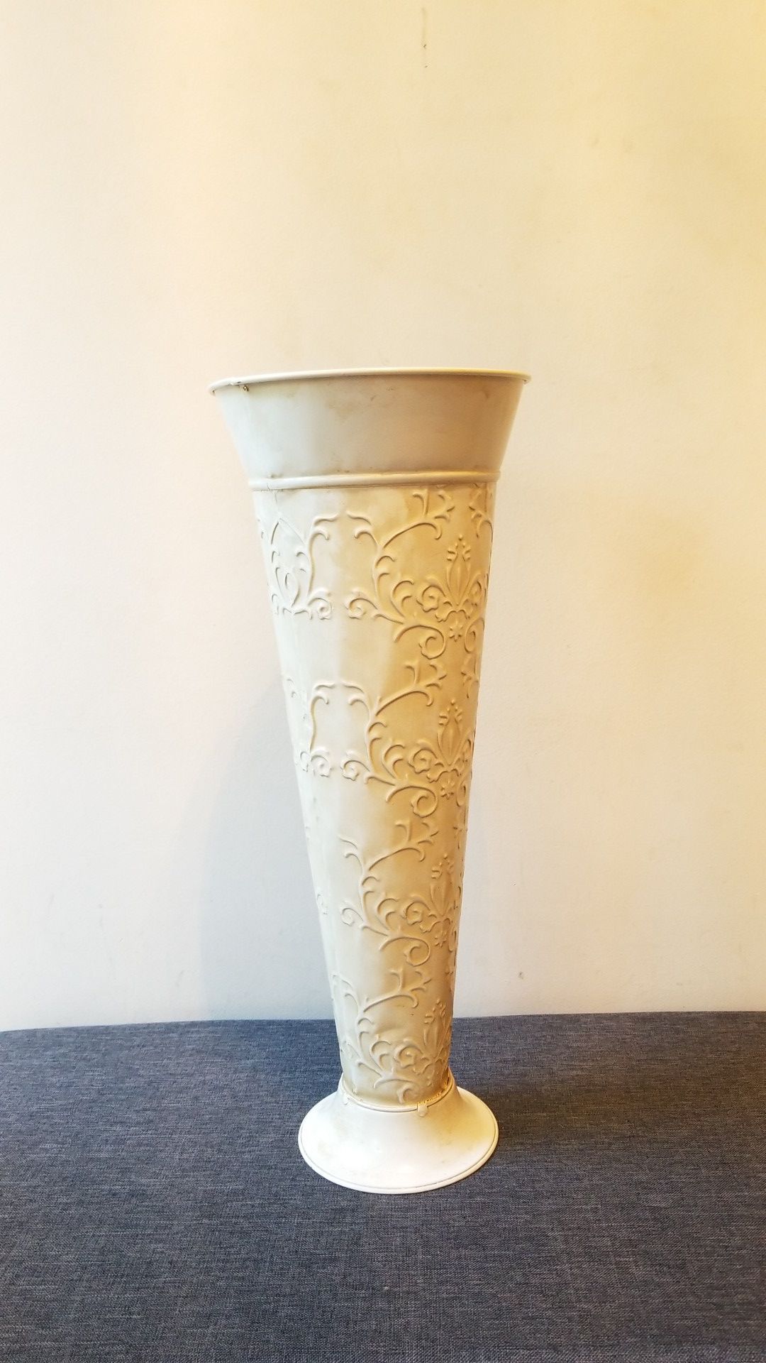 Metal vase decor