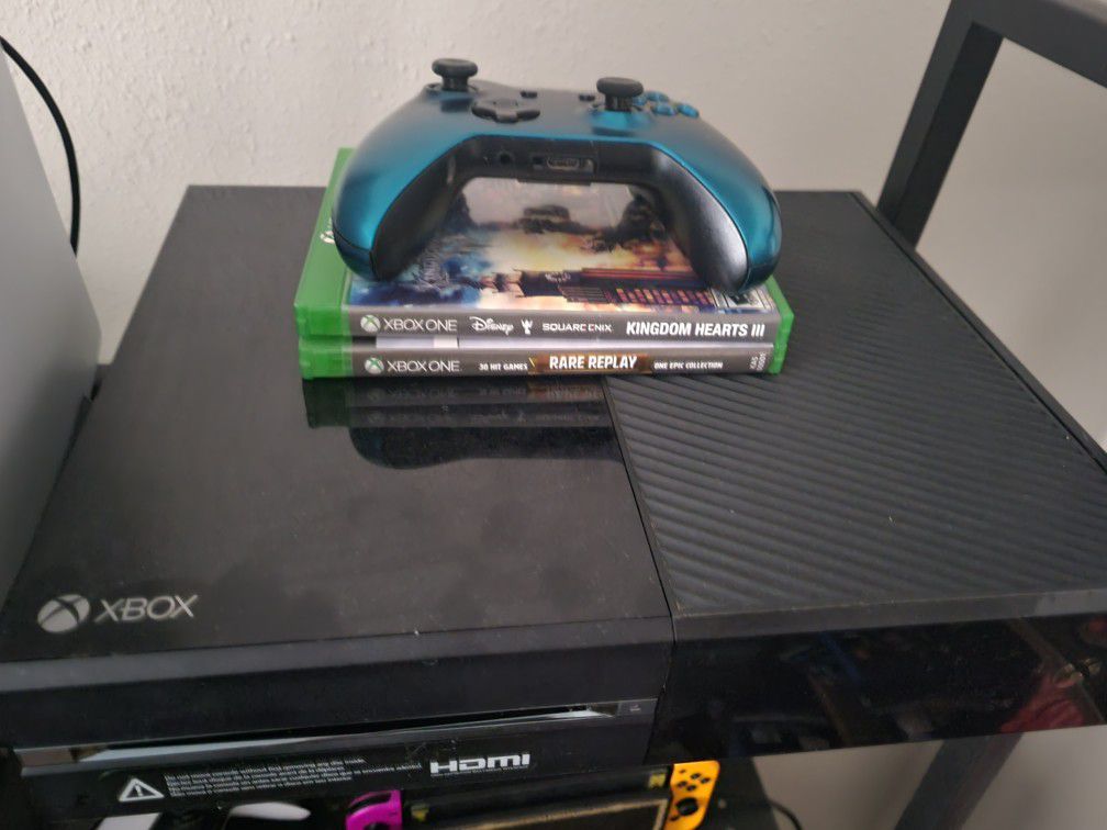Xbox ONE WITH 2 GAMES (KINGDOM HEARTS 3 AND RARE REPLAY!)