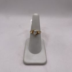 14kt Gold Engagement Style Ring w/ Design 