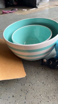 Serving bowls
