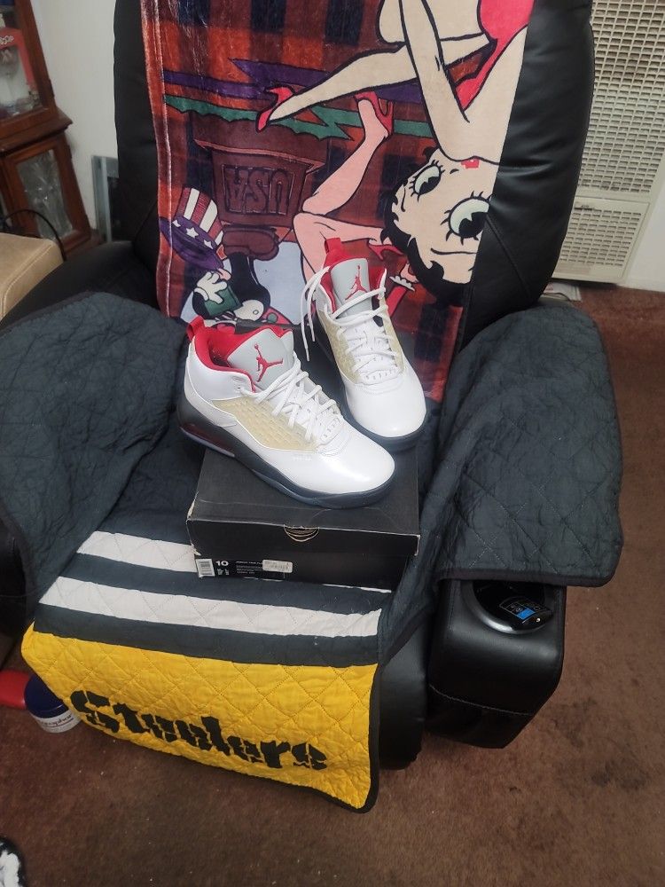 JORDAN'S SIZE 9 1/2