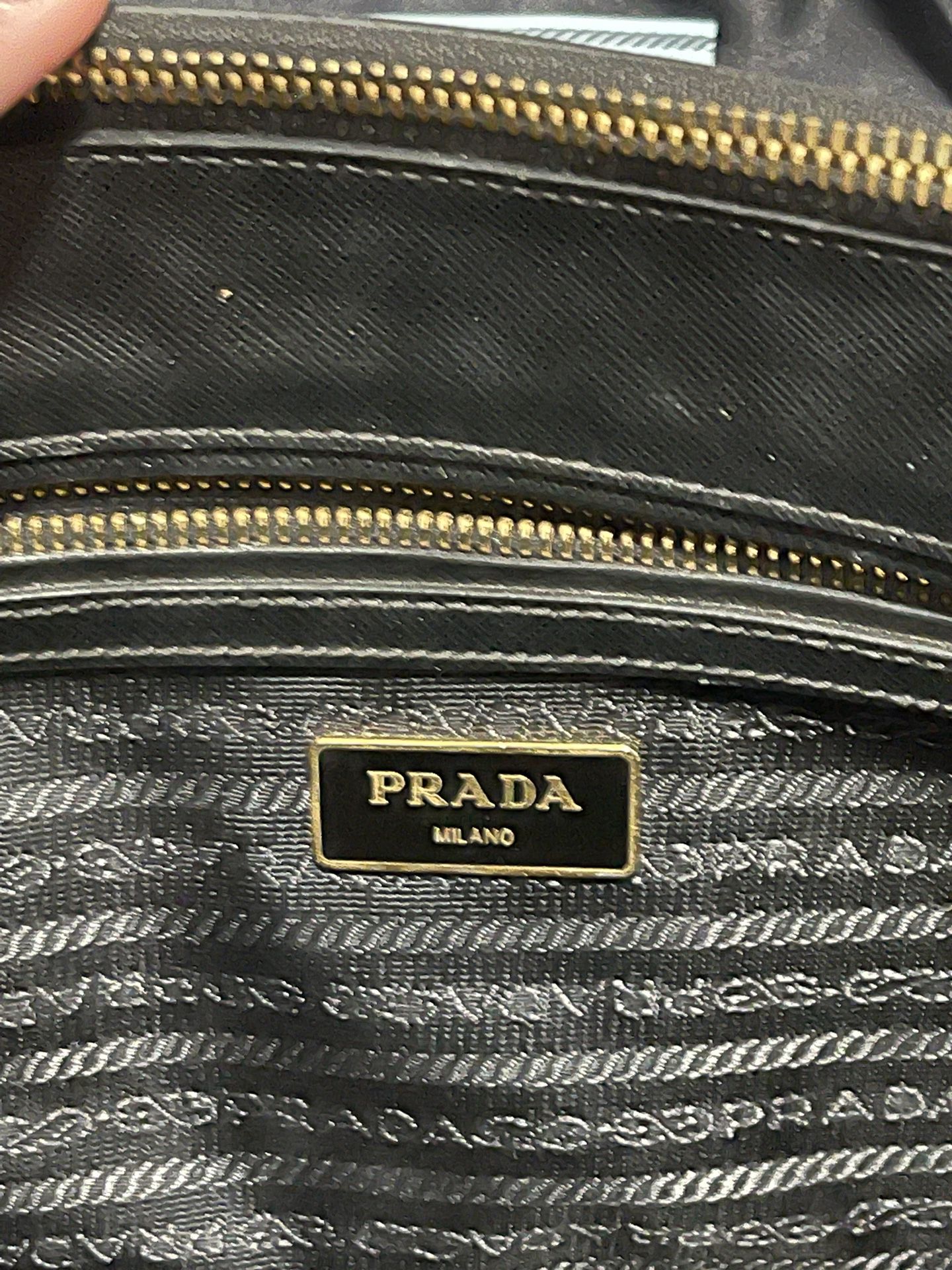 Small Prada Galleria Saffiano leather bag for Sale in The Bronx, NY -  OfferUp