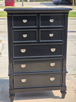 DRESSER