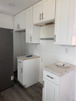 White kitchen cabinets