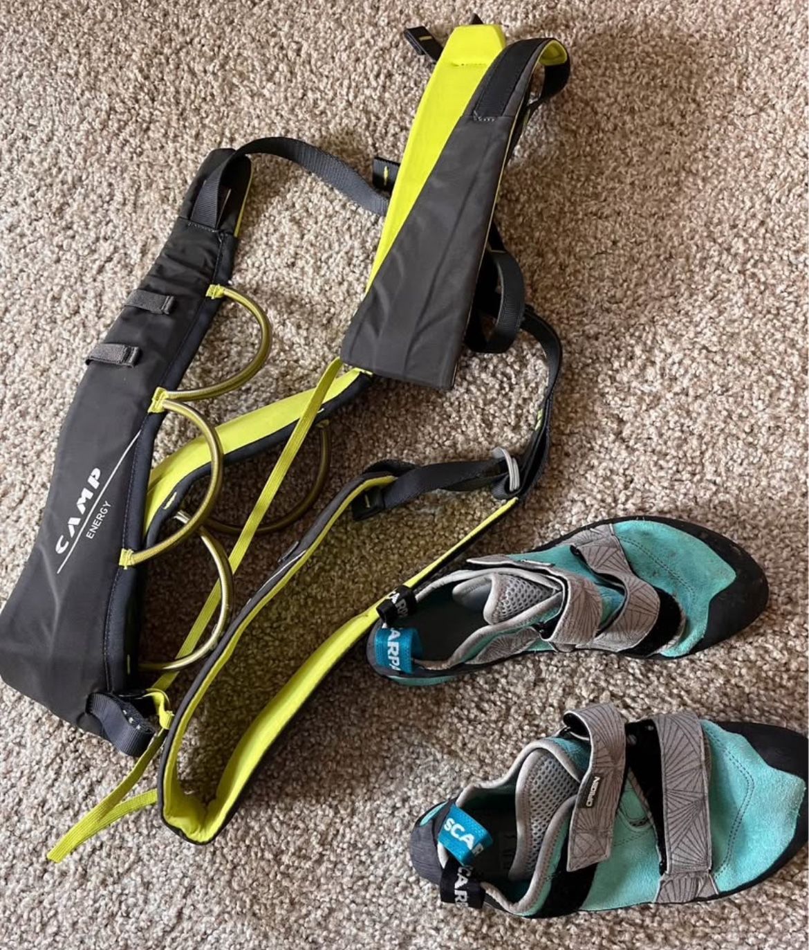 CLIMBING HARNESS & SHOES 
