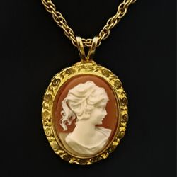 Vintage Avon Cameo Necklace