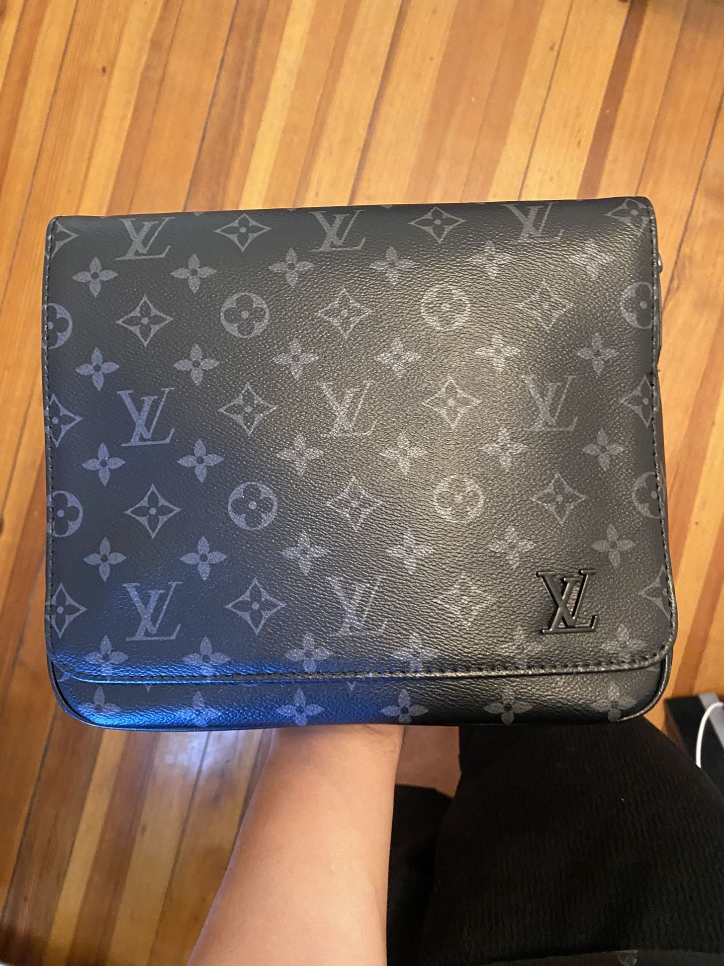 LV MESSENGER BAG - PRICE NEGOTIABLE $250