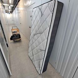 Brand New Queen Size Mattress With Cash On Delivery 