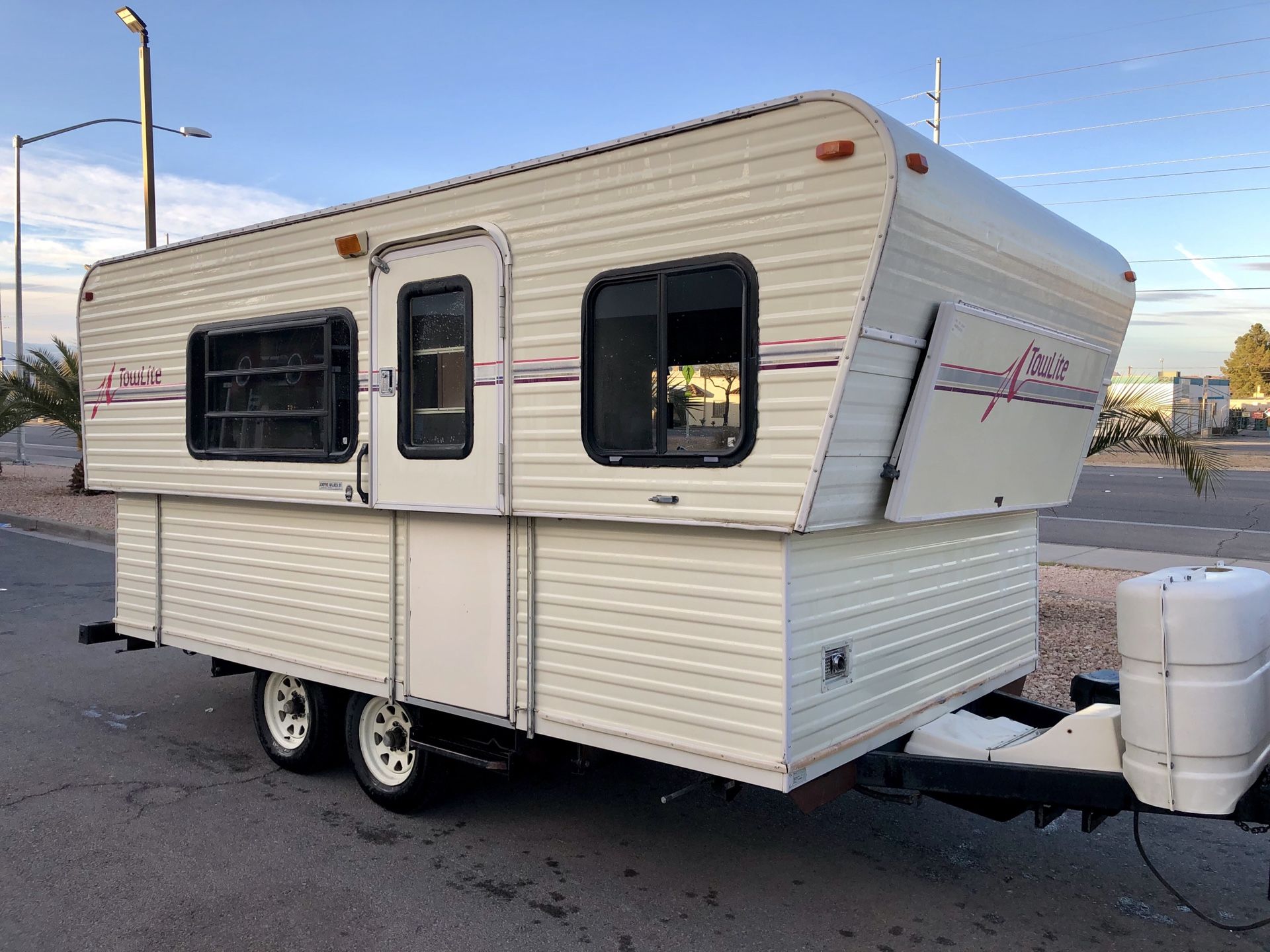 1997 TowLite / HiLo 18Ft Camping Trailer