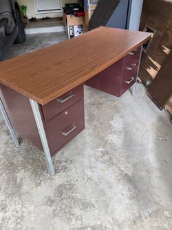 Free Metal Office Desk with Drawers