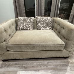 Loveseat 