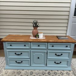 ✨ Beautiful Refinished Solid Wood Dresser – Ready for a New Home! ✨