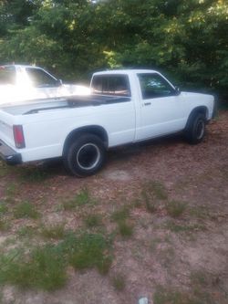 93 S-10, 4wd, 4.3/Automatic, Shortbed.  Engine just rebuilt when purchased