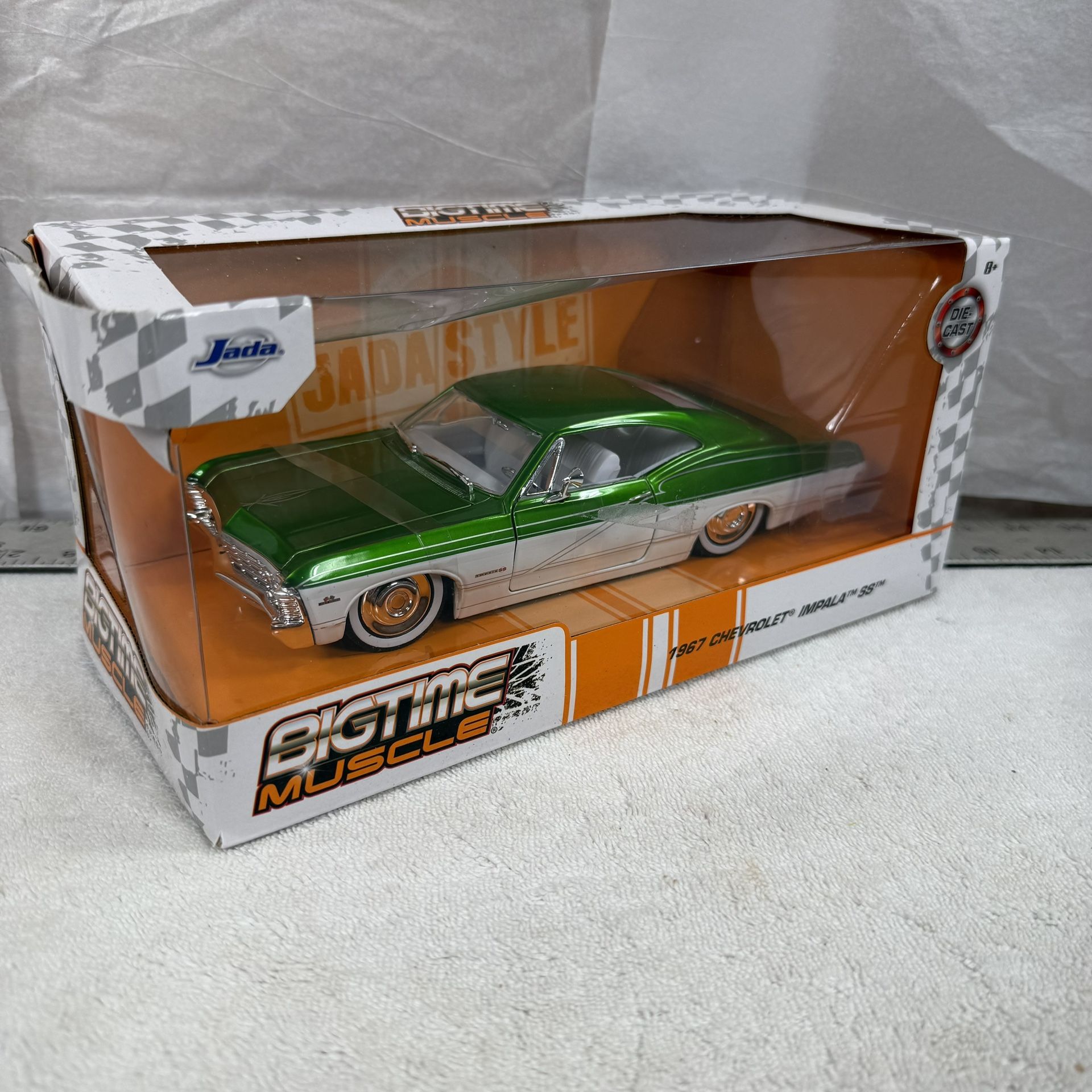 New Jada Big Time Muscle 1967 Chevrolet Impala SS 1:24 - Green & White NEW I BELIEVE THE CAR HAS NEVER BEEN REMOVED FROM THE PACKAGING. THE BOX IS A