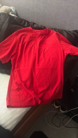 Red medium T-shirt, men’s no stains or rips, simple T-shirt