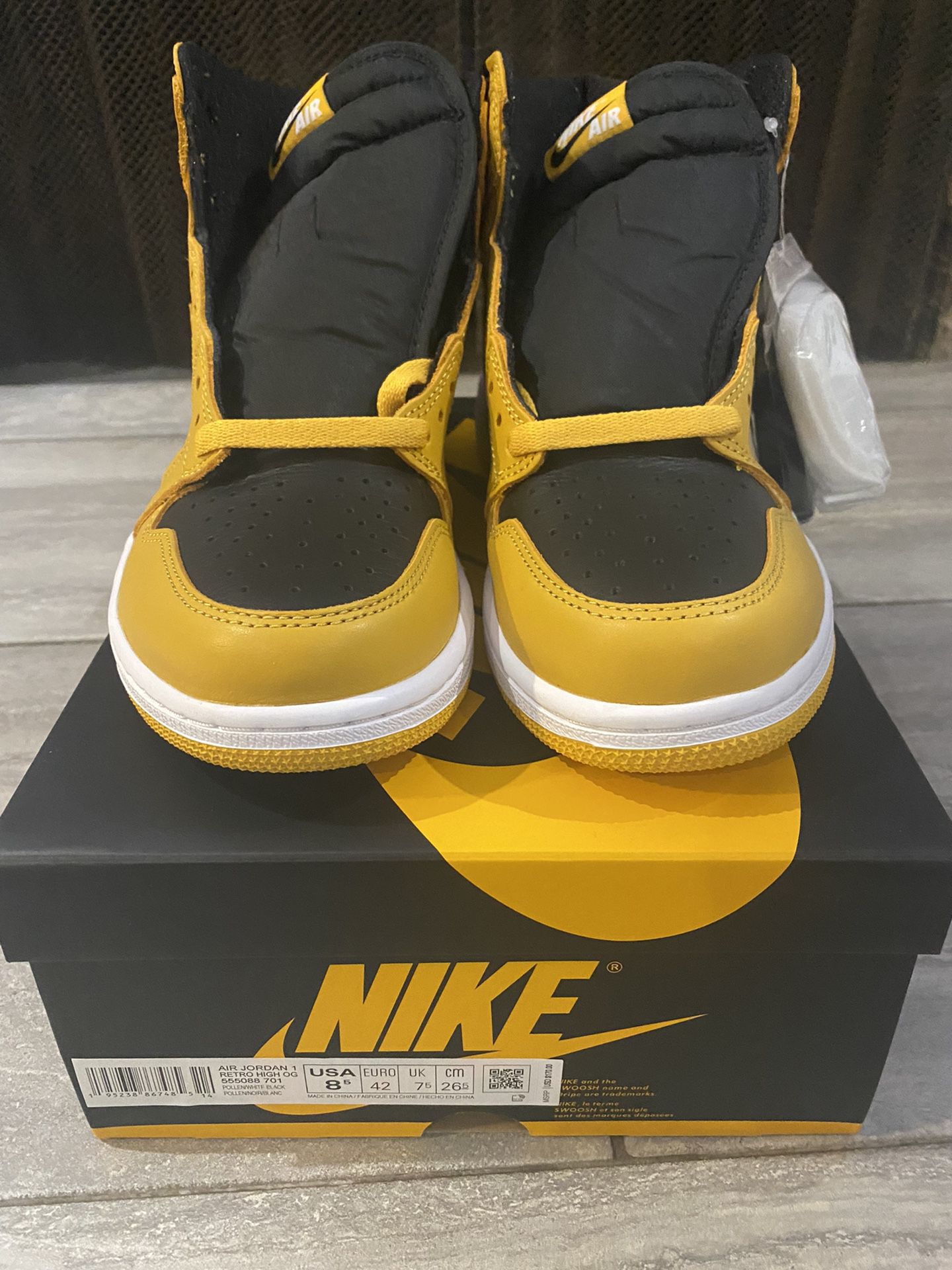 Nike Air Jordan 1 Retro High OG Pollen Size 8.5