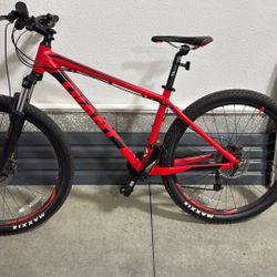 MENS GIANT BIKE 