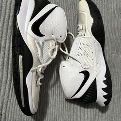 Nike Kyrie 6 Basketball Shoes Size 10.5