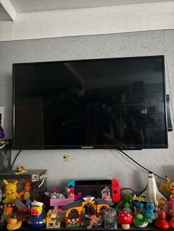 Element 32” tv with mount