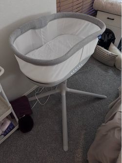 HALO BassiNest Connected Swivel Sleeper 3.0 Smart Bassinet - Model 4995