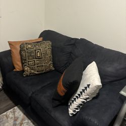 LoveSeat + Couch  With Pillows 
