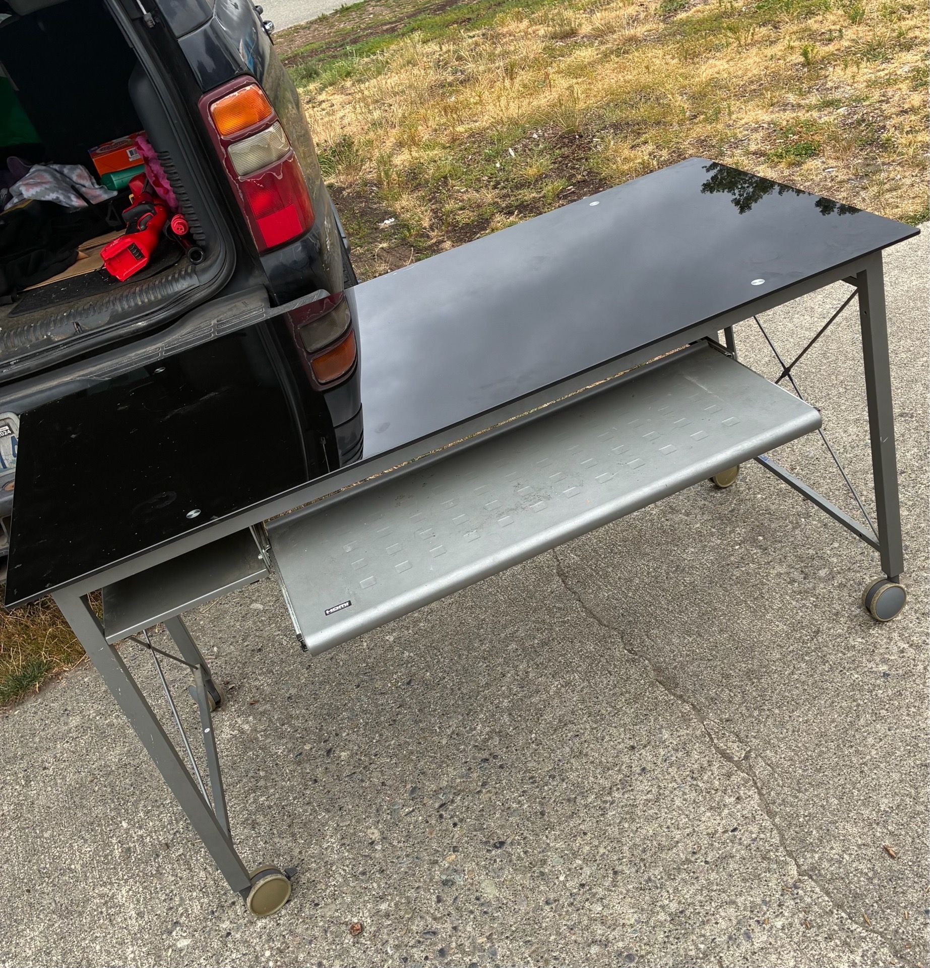 Glass computer/office desk for Sale in Federal Way, WA - OfferUp