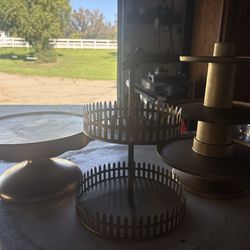 Cake and cupcake stand