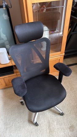 Black Mesh Ergonomic Office Chair