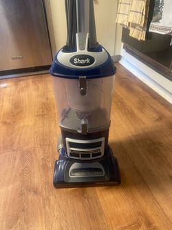 Shark lift away deluxe