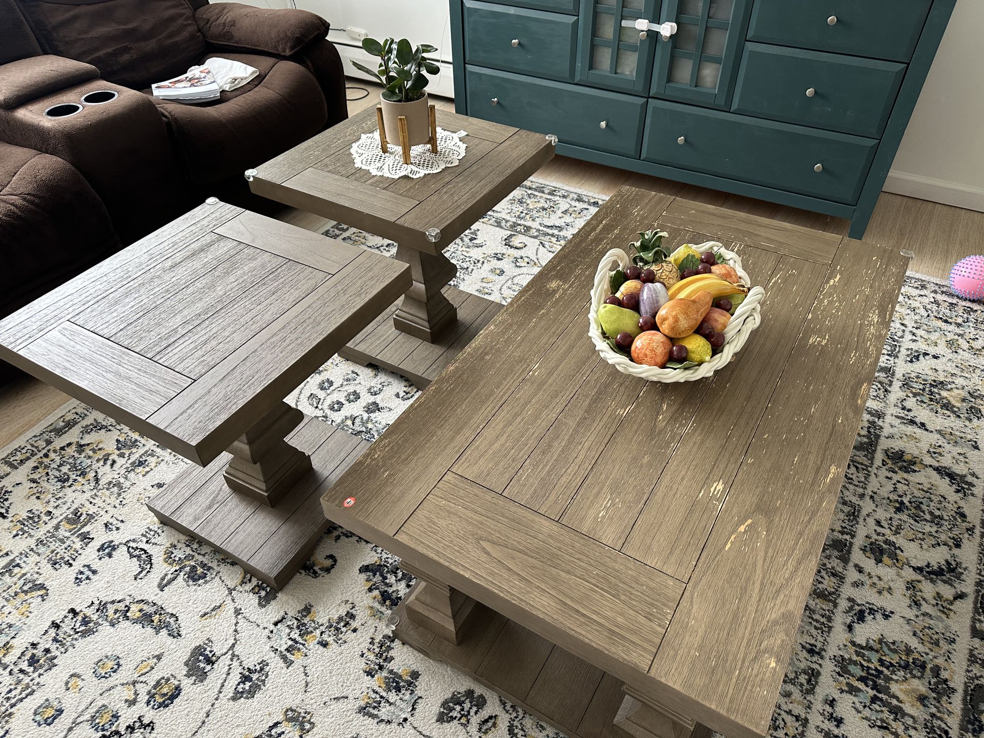 Wood coffee table set of 3 /140$