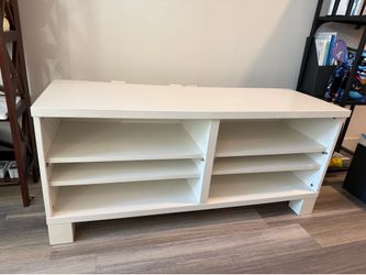 White TV Stand with Storage – 47.2” x 21.7” x 16.1” – Good Condition