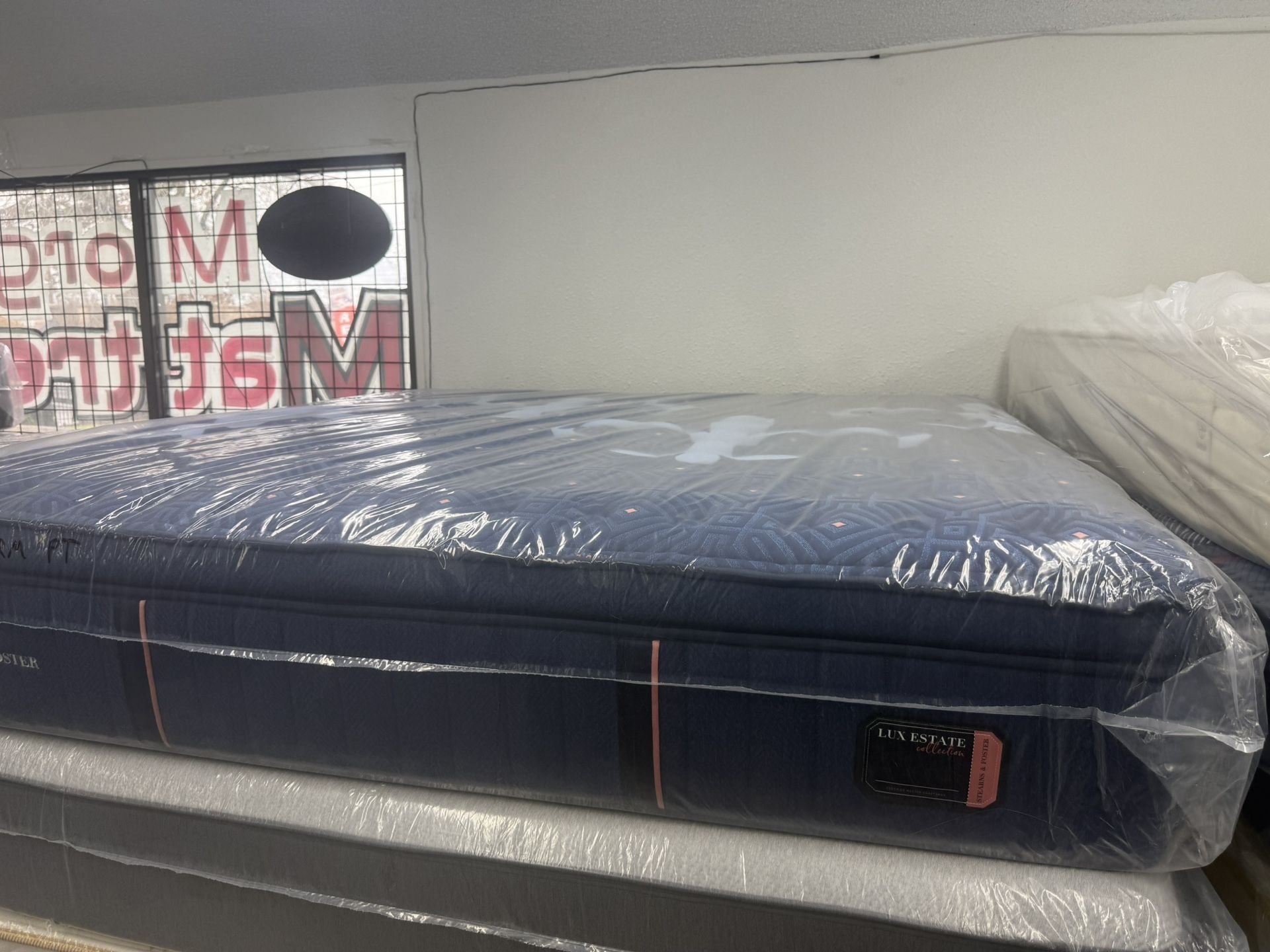 KING SIZE STEARNS & FOSTER LUX ESTATE (FIRM) PILLOW TOP MATTRESS & BOX SPRINGS BED SET