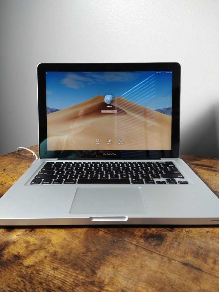 2012 macbook pro loaded with tons of software ( early black friday special)