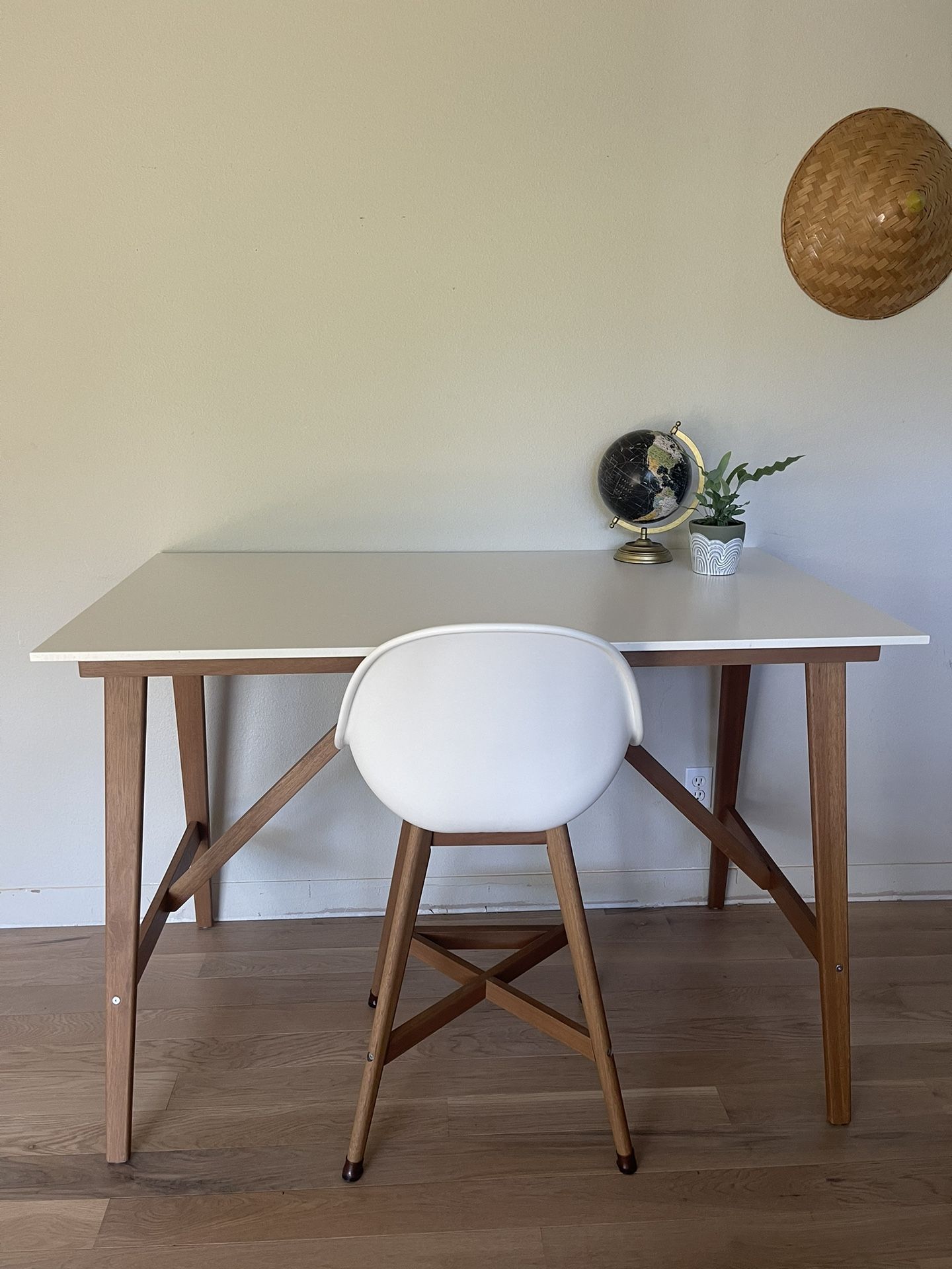 FANBYN Bar table (white) And Chair