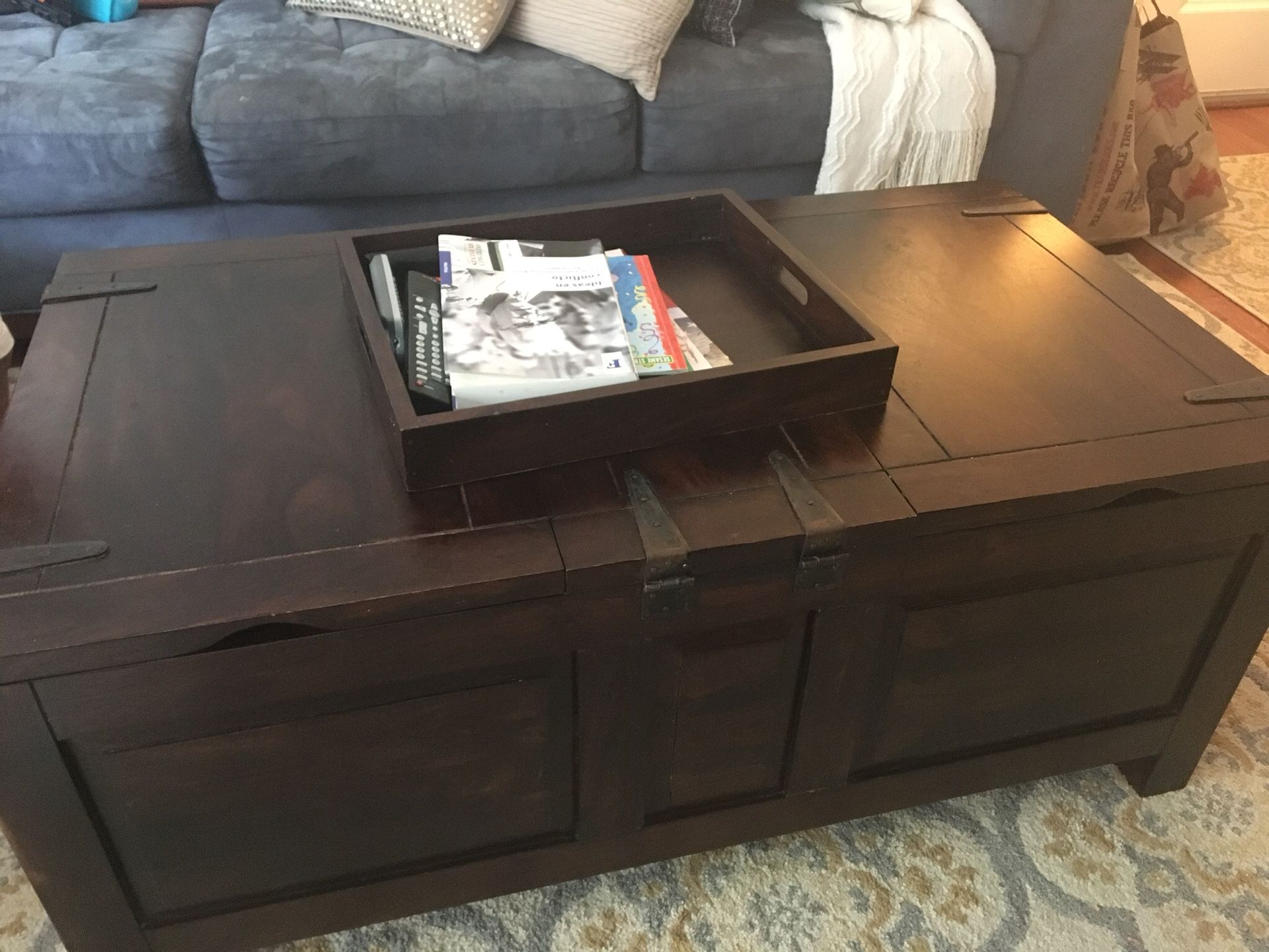 Chest coffee table
