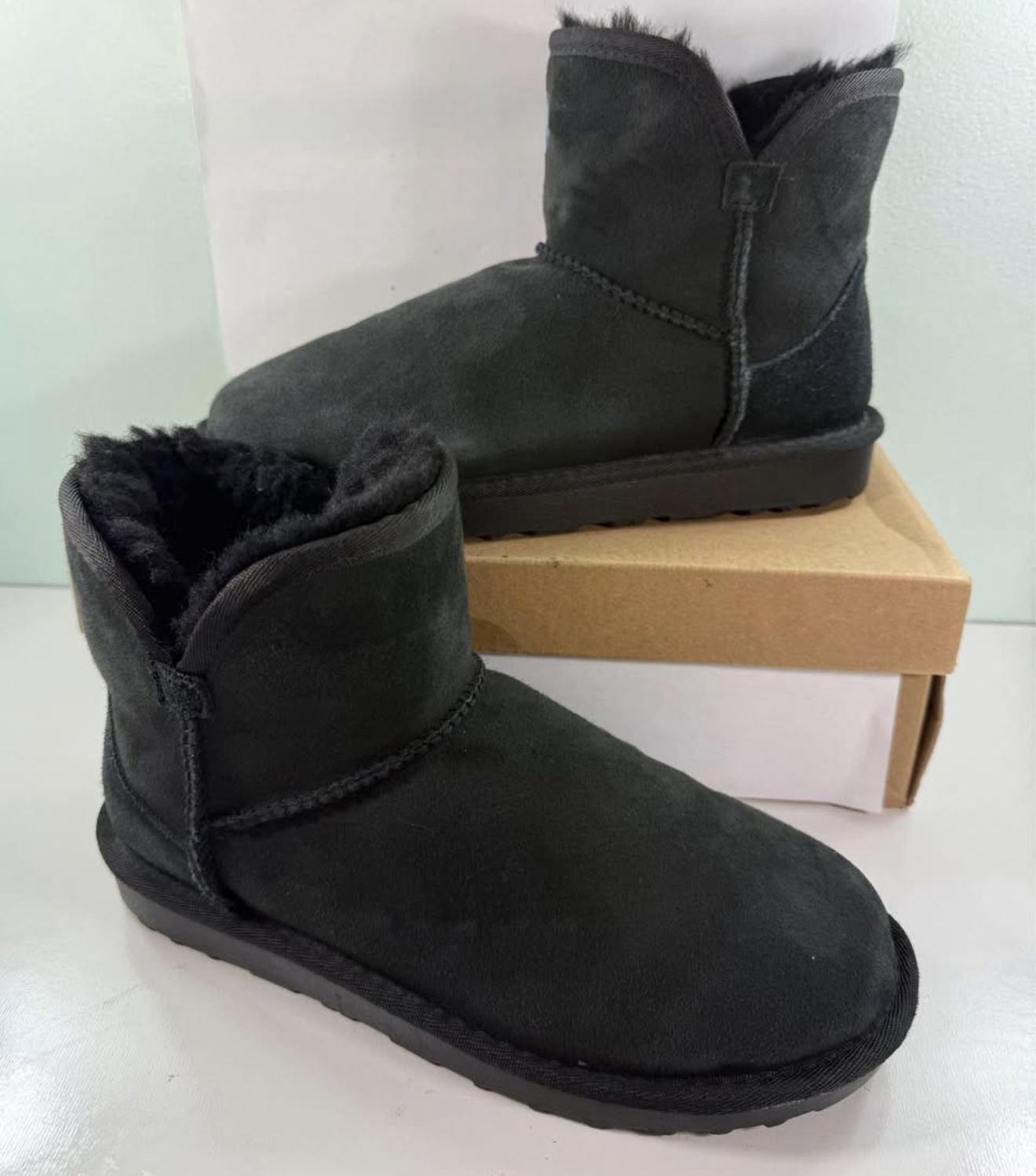 Kirkland Signature Ladies Shearling boot - size 6