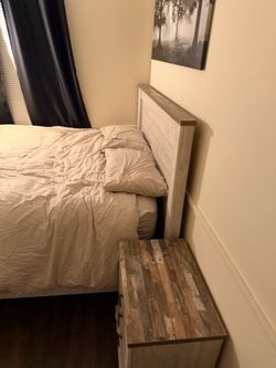 Queen size wood Bed Frame with Headboard and Nightstand
