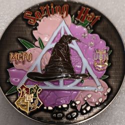 .Harry Potter Sorting Hat Collectible Pin with Hogwarts Design