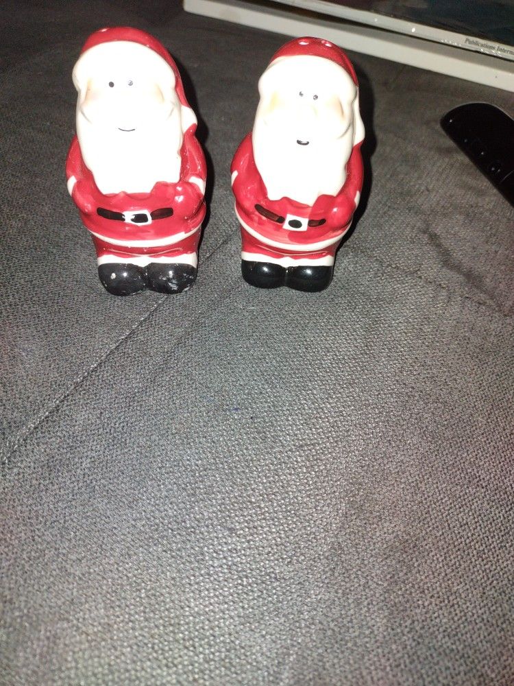 Christmas Salt & Pepper Shakers..$3