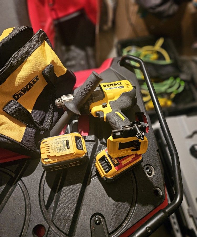 Dewalt Mixing Drill With Two 6AH FlexVolt Batteries