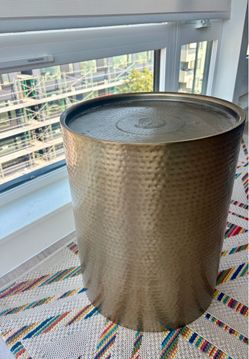 Hammered Metal Drum Side Table – Brass/Gold