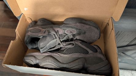 Lightly used (5 times maybe) Yeezy 500  size 7.5m