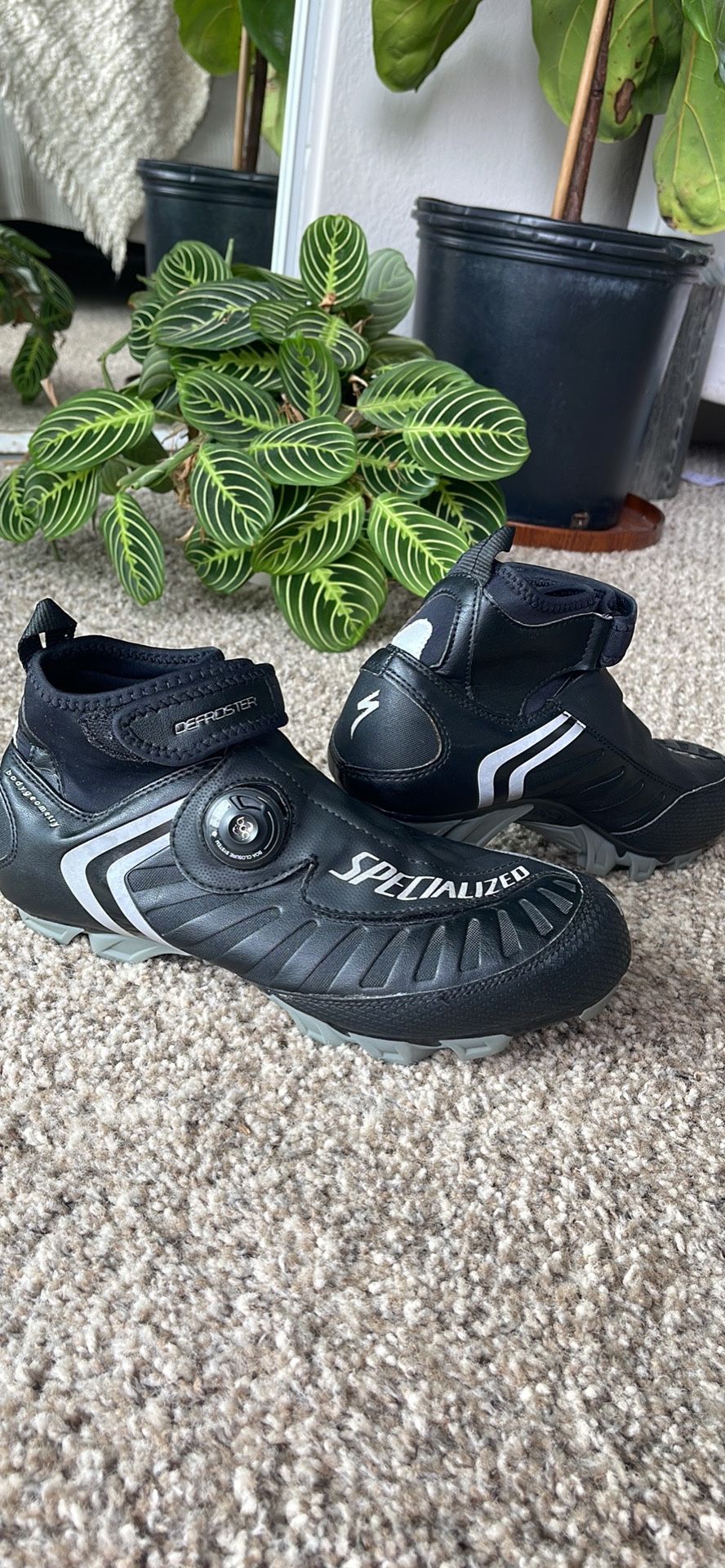 Specialized Defroster Trail Bike Shoes Sz. 7.5 Pedals Included